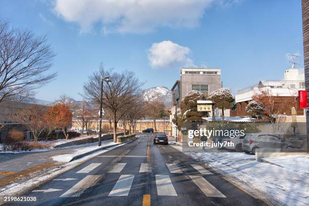winter backstreet of seoul - bukchon hanok village snow stock pictures, royalty-free photos & images