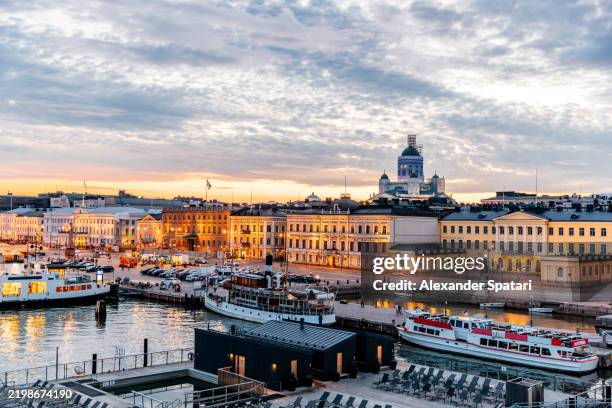 helsinki skyline with market square and helsinki cathedral at sunset, aerial view, finland - marktplein stockfoto's en -beelden