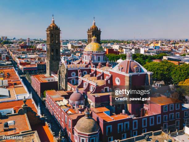 aerial of old town puebla with cathedral, mexico - ville de puebla photos et images de collection