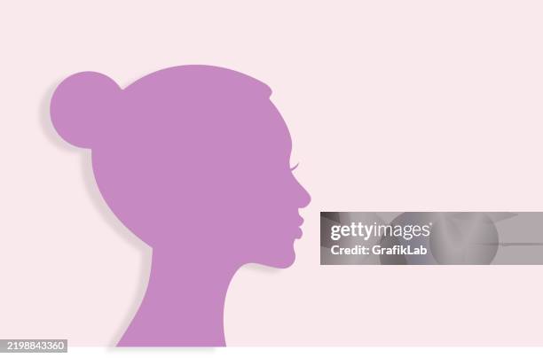 ilustraciones, imágenes clip art, dibujos animados e iconos de stock de espacio de copia de figura de papel femenino rosa de lado - cabeza humana