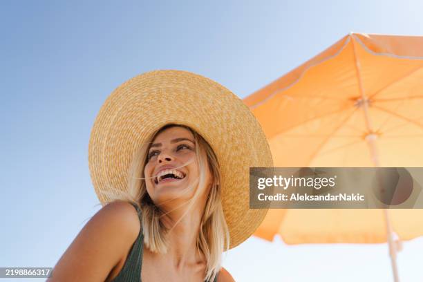 summer on the beach - bronzeado imagens e fotografias de stock