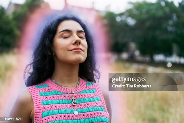woman with glowing outline, eyes closed - aura fotografías e imágenes de stock