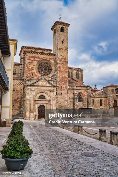 cathedral of sigüenza, spain - provincia de guadalajara fotografías e imágenes de stock