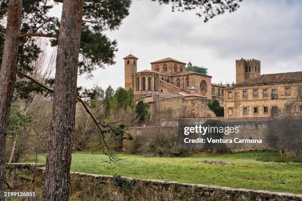 cathedral of sigüenza, spain - provincia de guadalajara fotografías e imágenes de stock