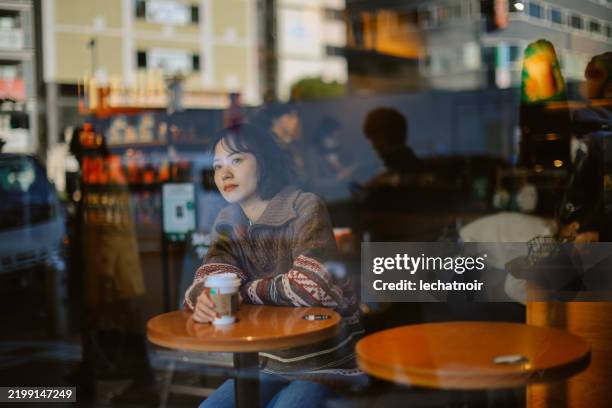 la culture des cafés à tokyo - le monde des cafés photos et images de collection