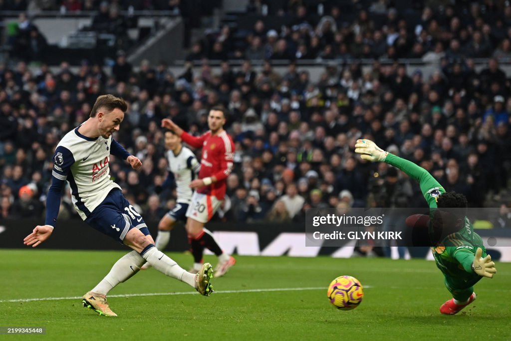 TOPSHOT-FBL-ENG-PR-TOTTENHAM-MAN UTD