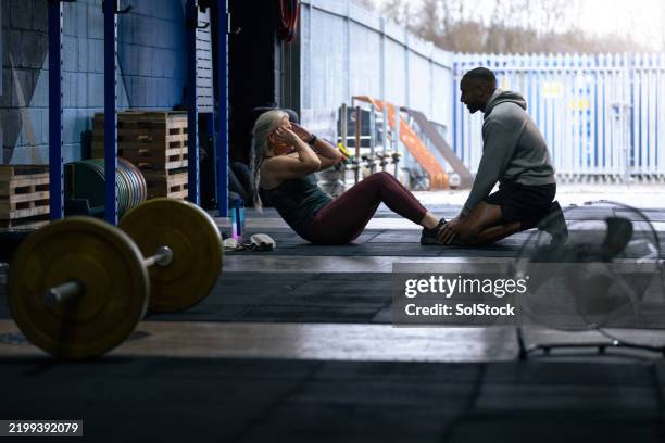 helping client with core workout - encouragement stock pictures, royalty-free photos & images