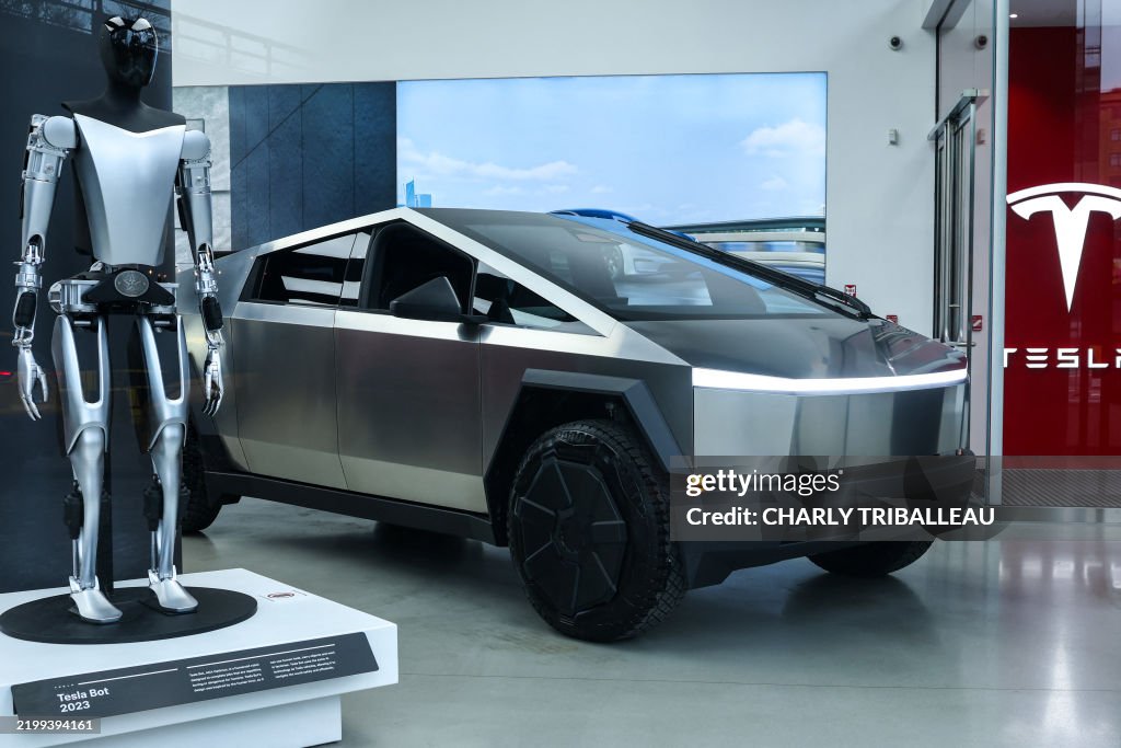 US-ECONOMY-AUTOMOTIVE-TESLA