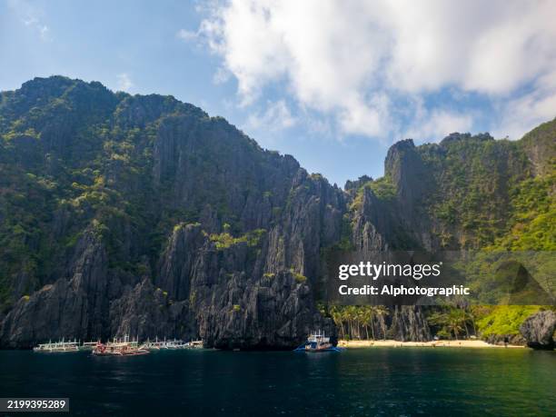 el nido island hopping, philippines - palawan stock pictures, royalty-free photos & images