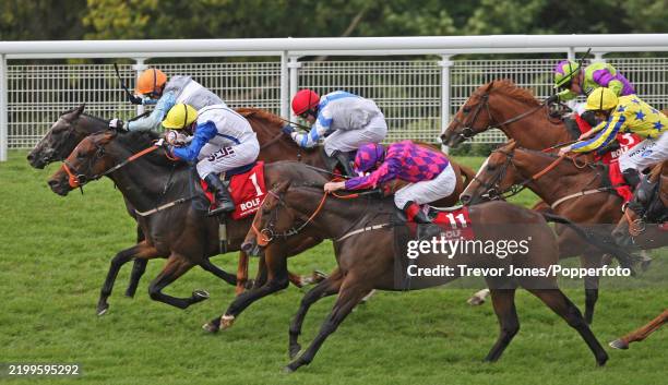 Jockey Philip Robinson riding Pearly Wey winning the Stewards' Sprint Stakes at Glorious Goodwood, 1st August 2008. Placed second Jockey Martin Dwyer...