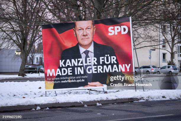 Election poster of the party Sozialdemokratische Partei Deutschlands, SPD, with portrait of top candidate and chancellor Olaf Scholz and inscription:...