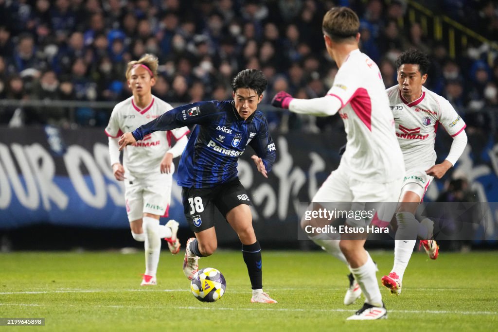 Gamba Osaka v Cerezo Osaka - J.LEAGUE MEIJI YASUDA J1