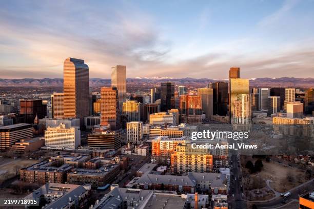 vista aérea de denver - colorado fotografías e imágenes de stock