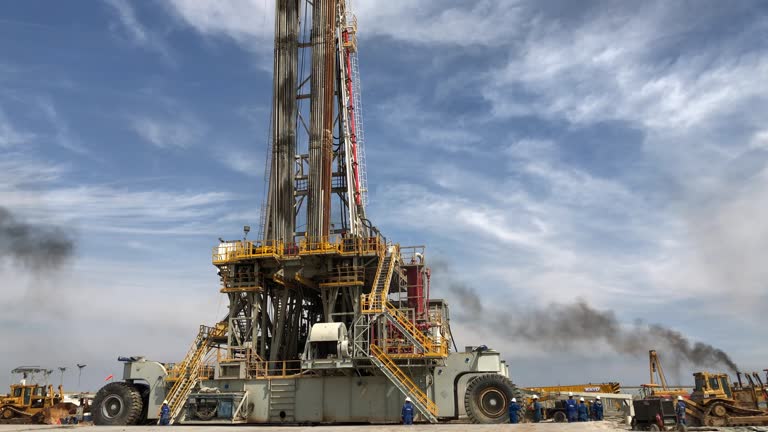 Oil Rig Move 837 Oil Rigs On Land Stock Videos, Footage, & 4K Video Clips - Getty Images