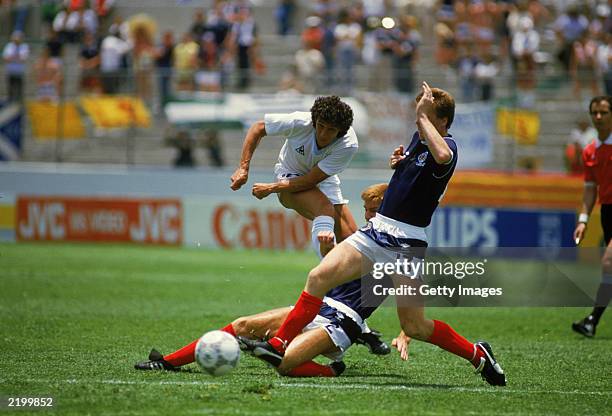 Wilmar Cabrera of Uruguay has his shot at goal blocked by Richard Gough and Steve Nicol of Scotland during the FIFA World Cup Finals 1986 Group E...