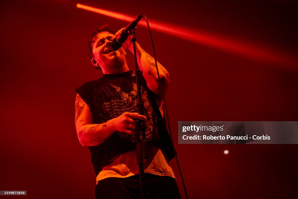 Nothing But Thieves Perform in Rome