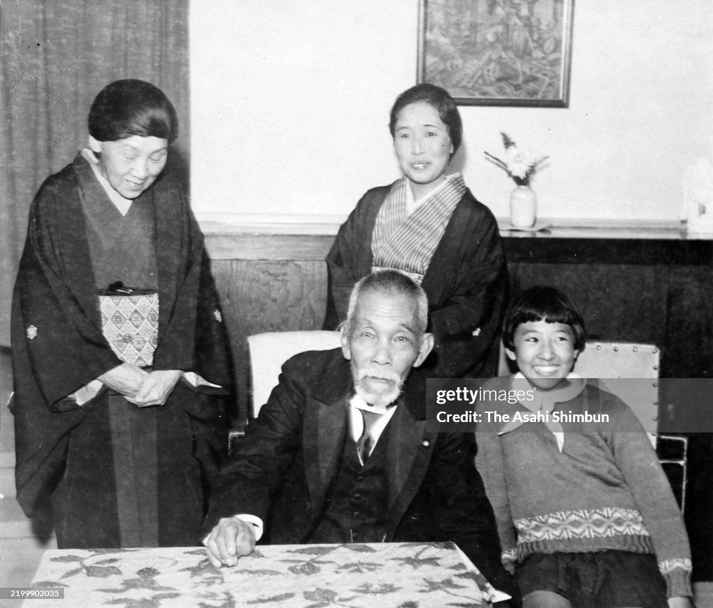 Mitsu Inukai Incoming Prime Minister Tsuyoshi Inukai poses with his family members ...
