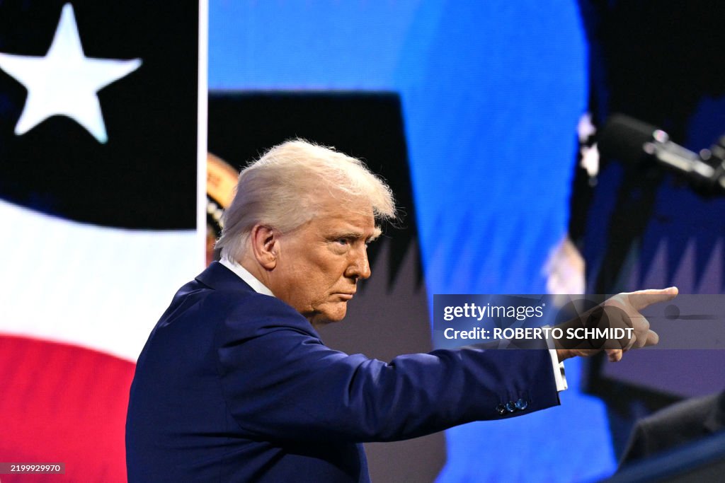 TOPSHOT-US-POLITICS-TRUMP
