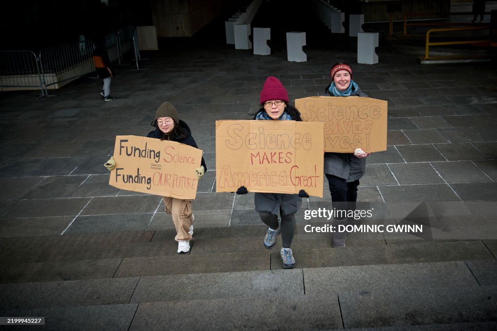 Federal-Workers-Protest-Outside-HHS