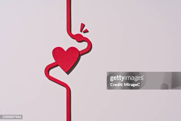 heart attack of coronary artery disease, paper craft - cholesterol stockfoto's en -beelden