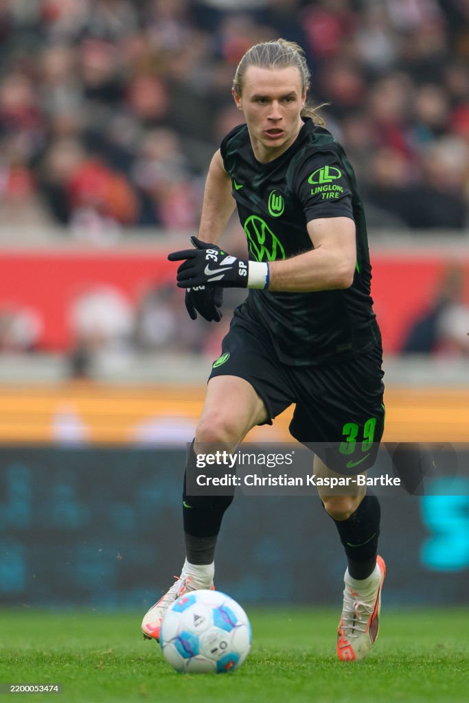 VfB Stuttgart v VfL Wolfsburg - Bundesliga