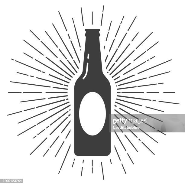 illustrations, cliparts, dessins animés et icônes de bouteille de bière. icône avec des rayons de soleil sur fond blanc - bouteille de bière