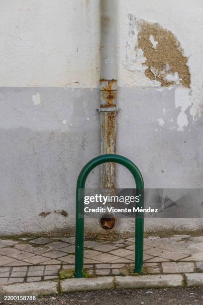 pipe and bollard - bollard stock pictures, royalty-free photos & images