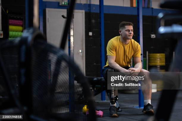 taking a break in-between training - individual pursuit stock pictures, royalty-free photos & images