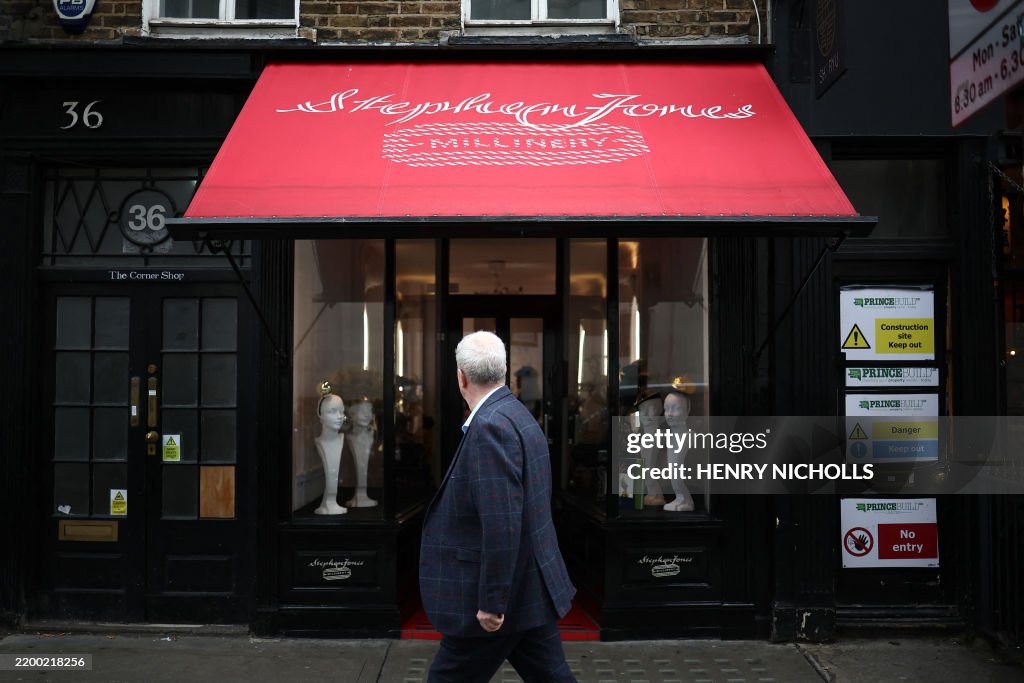 FASHION-BRITAIN-PARIS-STEPHEN JONES-HATS