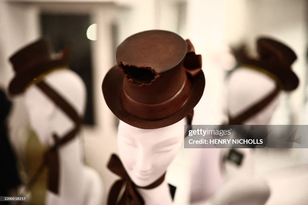 FASHION-BRITAIN-PARIS-STEPHEN JONES-HATS
