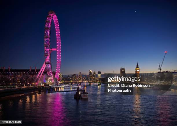 view of the london eye, westminster bridge, thames river and big ben from the golden jubilee bridge at night - london eye stock pictures, royalty-free photos & images