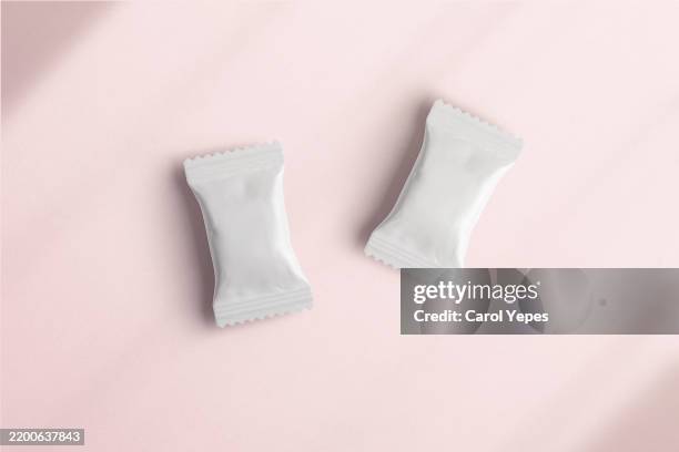 blank plastic package mockup/template in solid background - sachet stock-fotos und bilder