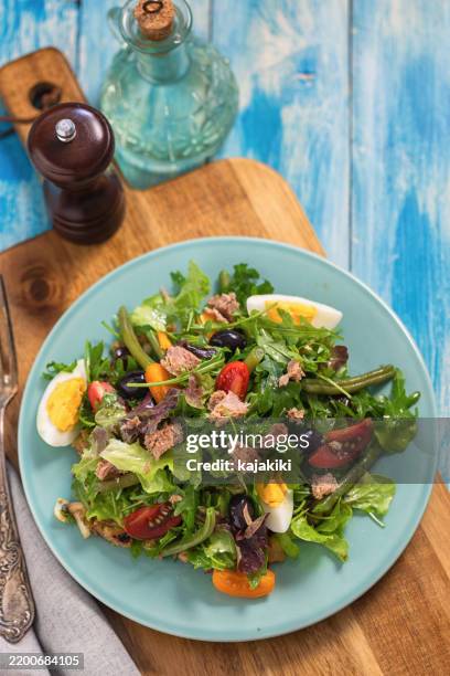 fresh nicoise salad - haricot vert photos et images de collection