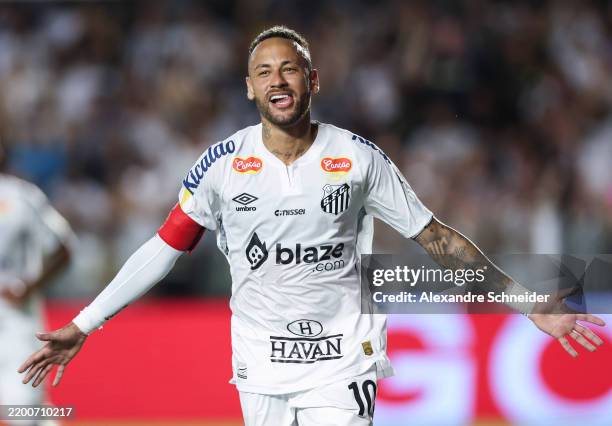 Neymar of Santos celebrates the second goal of his team scored by Tiquinho Soares during a Campeonato Paulista 2025 match between Santos and Noroeste...