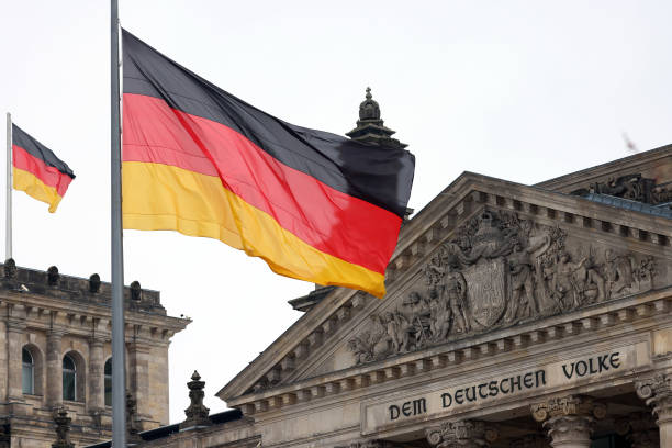 FLASHRECAP : 🔴 "Germania: Ottimismo tra gli Analisti Finanziari, ma Rischi di Recessione Incombenti"