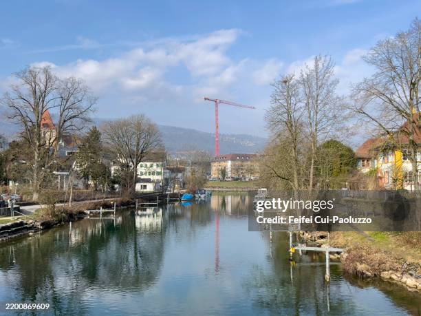 canal with fog in winter with castle behind - cranes castle stock pictures, royalty-free photos & images