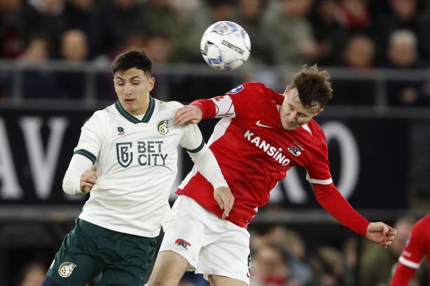 Ezequeul Bullaude of Fortuna Sittard, Peer Koopmeiners of AZ Alkmaar during the Dutch Eredivisie match between AZ Alkmaar and Fortuna Sittard at AFAS...