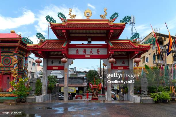 entrance gate to the jui tui shrine, on soi phutorn at phuket town. - entrance gate stock pictures, royalty-free photos & images