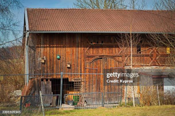 wood planks on building wall - tile barn outdoor centre stock pictures, royalty-free photos & images