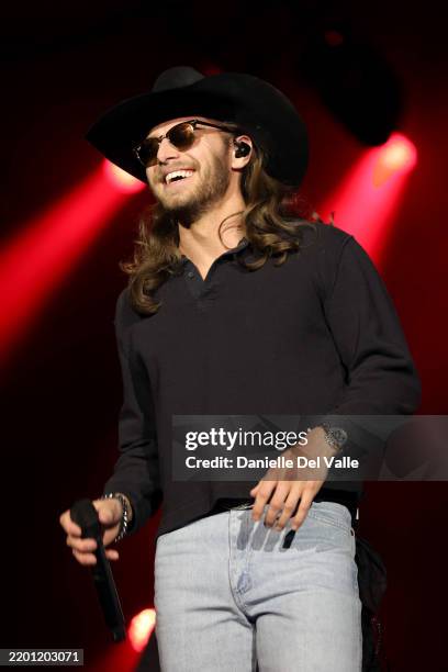 Warren Country Singer 682 Warren Zeiders Photos & High Res Pictures - Getty Images