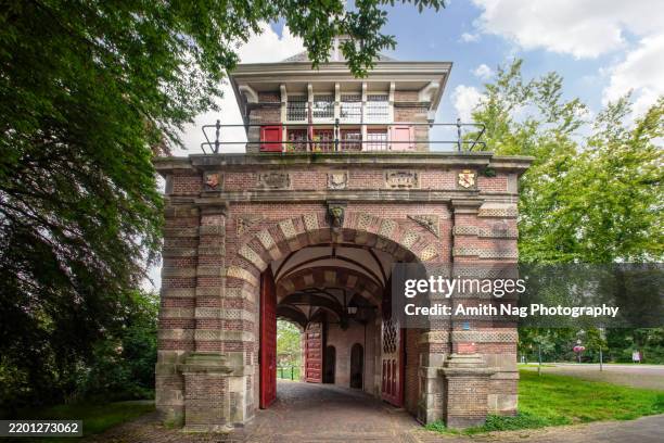 oosterpoort hoorn - porta da cidade imagens e fotografias de stock