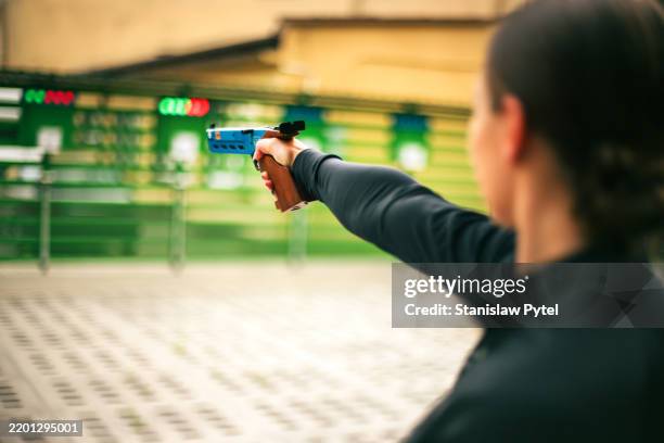 pentathlete with laser pistol during shooting practice, training for international level competition - sparare foto e immagini stock
