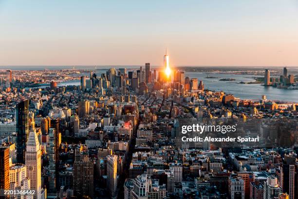 new york city skyline with sun reflecting in skyscrapers of manhattan financial district, aerial view, ny, usa - broadway manhattan fotografías e imágenes de stock