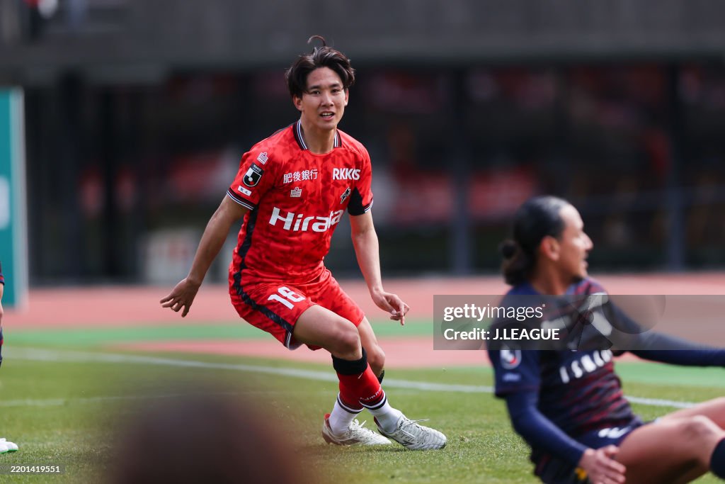 Roasso Kumamoto v Hokkaido Consadole Sapporo - J.LEAGUE MEIJI YASUDA J2