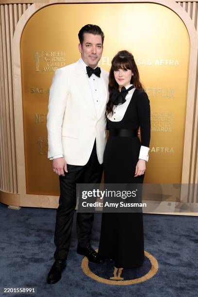 Jonathan Scott and Zooey Deschanel attend the 31st Annual Screen Actors Guild Awards at Shrine Auditorium and Expo Hall on February 23, 2025 in Los...