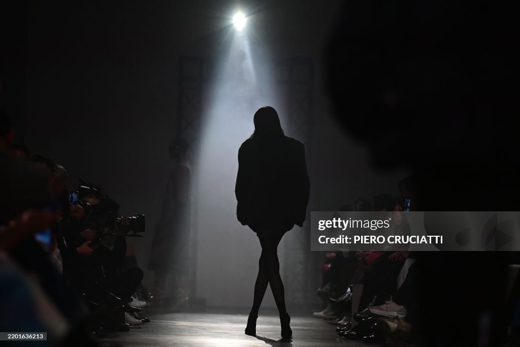 TOPSHOT-FASHION-ITALY-MARGIELA