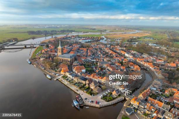 hasselt on the banks of the zwarte water - limburg stockfoto's en -beelden