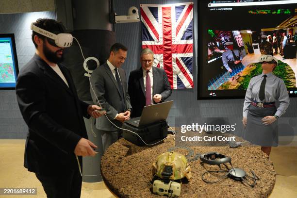 Prime Minister Keir Starmer tours Palantir Technologies headquarters with company employees and British military personnel on February 27, 2025 in...