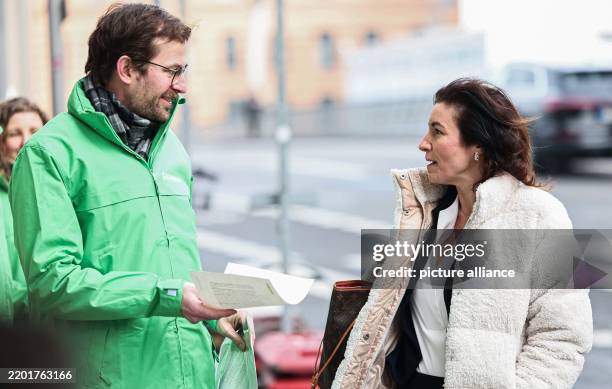 February 2025, Berlin: Dorothee Bär , deputy chairwoman of the CDU/CSU parliamentary group, talks to a Greenpeace activist in front of the...