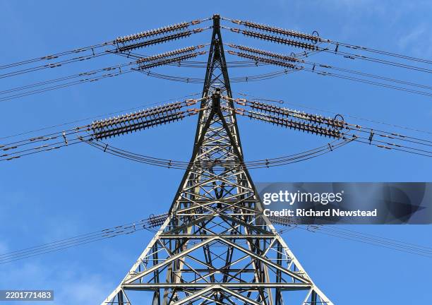 electricity pylon - large transformers stock pictures, royalty-free photos & images